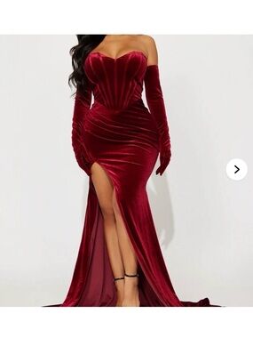 Fashion Nova One-Shoulder Velvet Gown in Burgundy